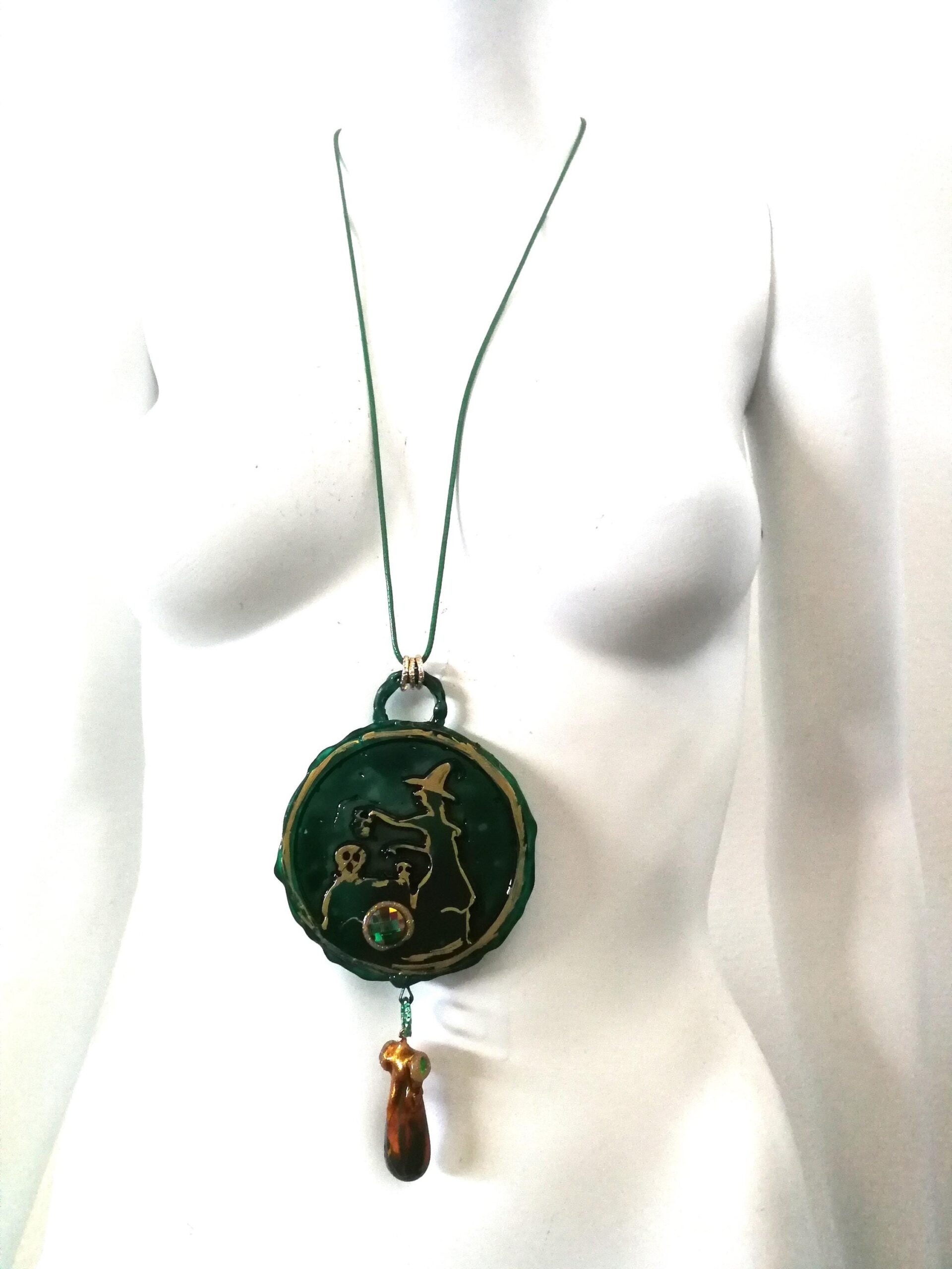 Green Witch, Witchcraft Symbol Magic Evil Eye Talisman, Salem Massachusetts Amulet, Bee Nest Pentacle