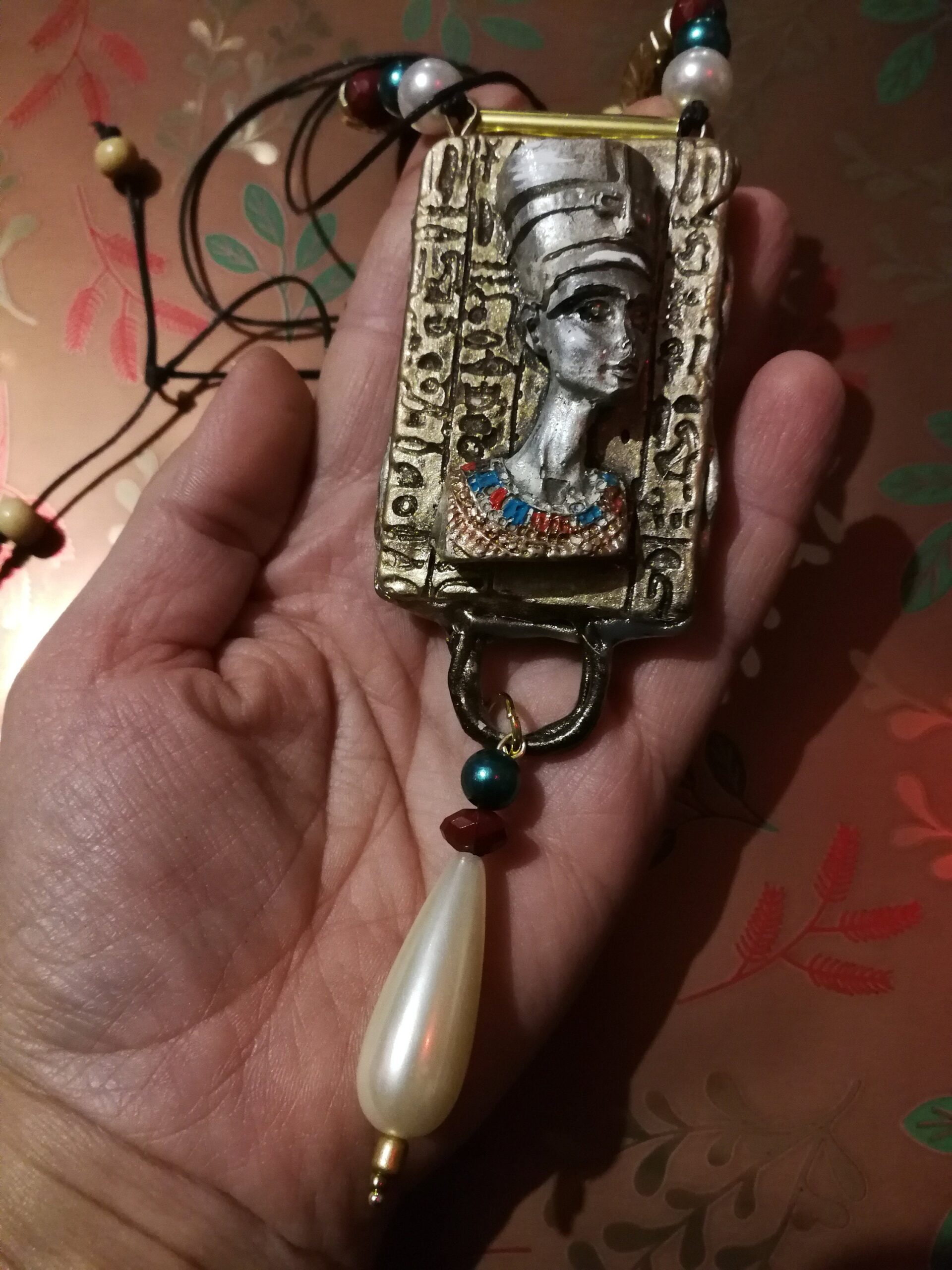 Queen Nefertiti, Egyptian Goddess God Ancien Egypt Deity, Mythology Pharaon Jewelry Hieroglyphics Symbols Papyrus